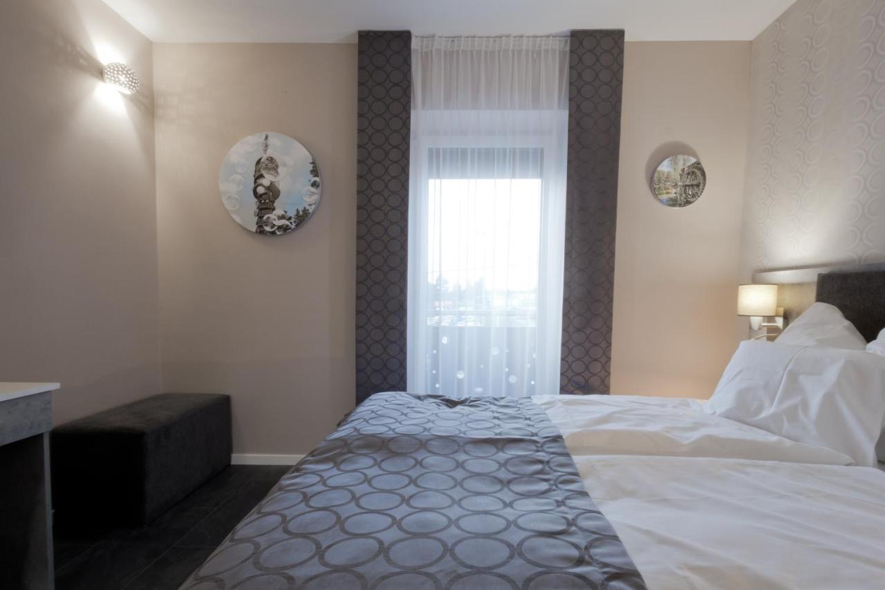 Bubble Hotel Es Rendezvenykoezpont ซาลาแอแกร์แซค ภายนอก รูปภาพ